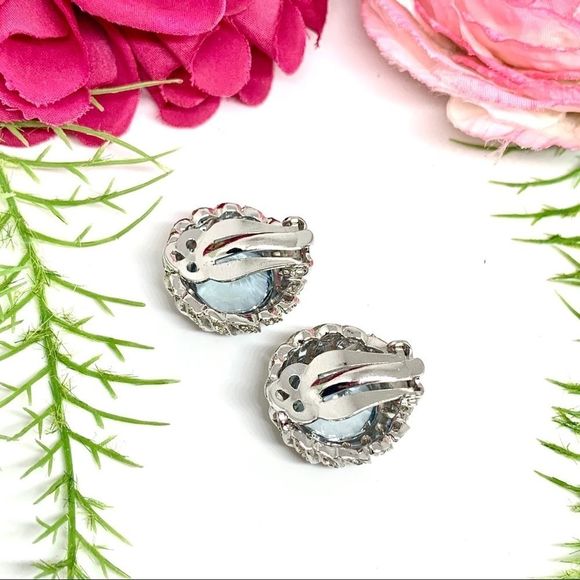 VINTAGE⚜️SPECTACULAR AQUAMARINE Faceted Crystal Pavé Set Clip Earrings - Picture 7 of 12